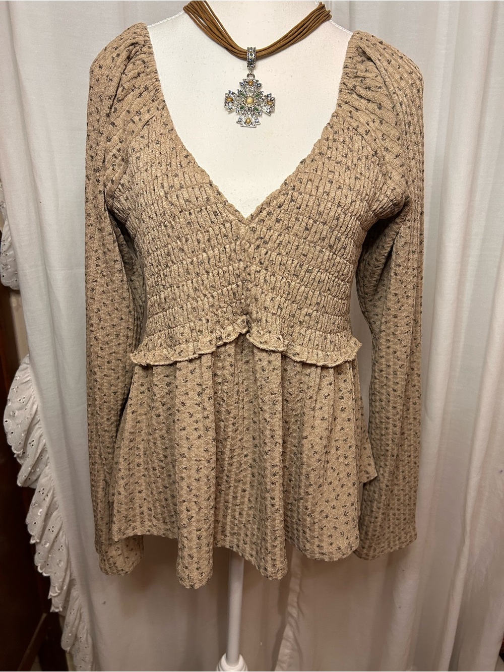 MOCO Boutique Perfectly Precious Top XL Taupe Floral Smocked Peplum Ruffle Boho